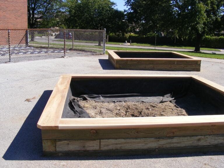 GreenSchoolGrounds_PlanterswithSeating_CassandraTO